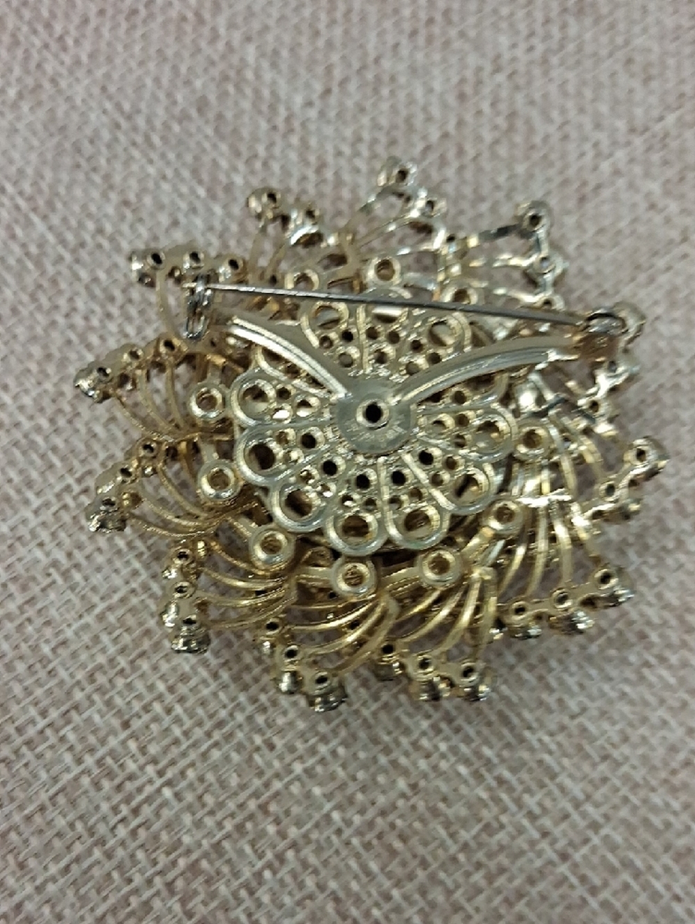 Blue Crystal Pearl Cluster Brooch Gold Tone Statement Pin Costume OS - Picture 3 of 5